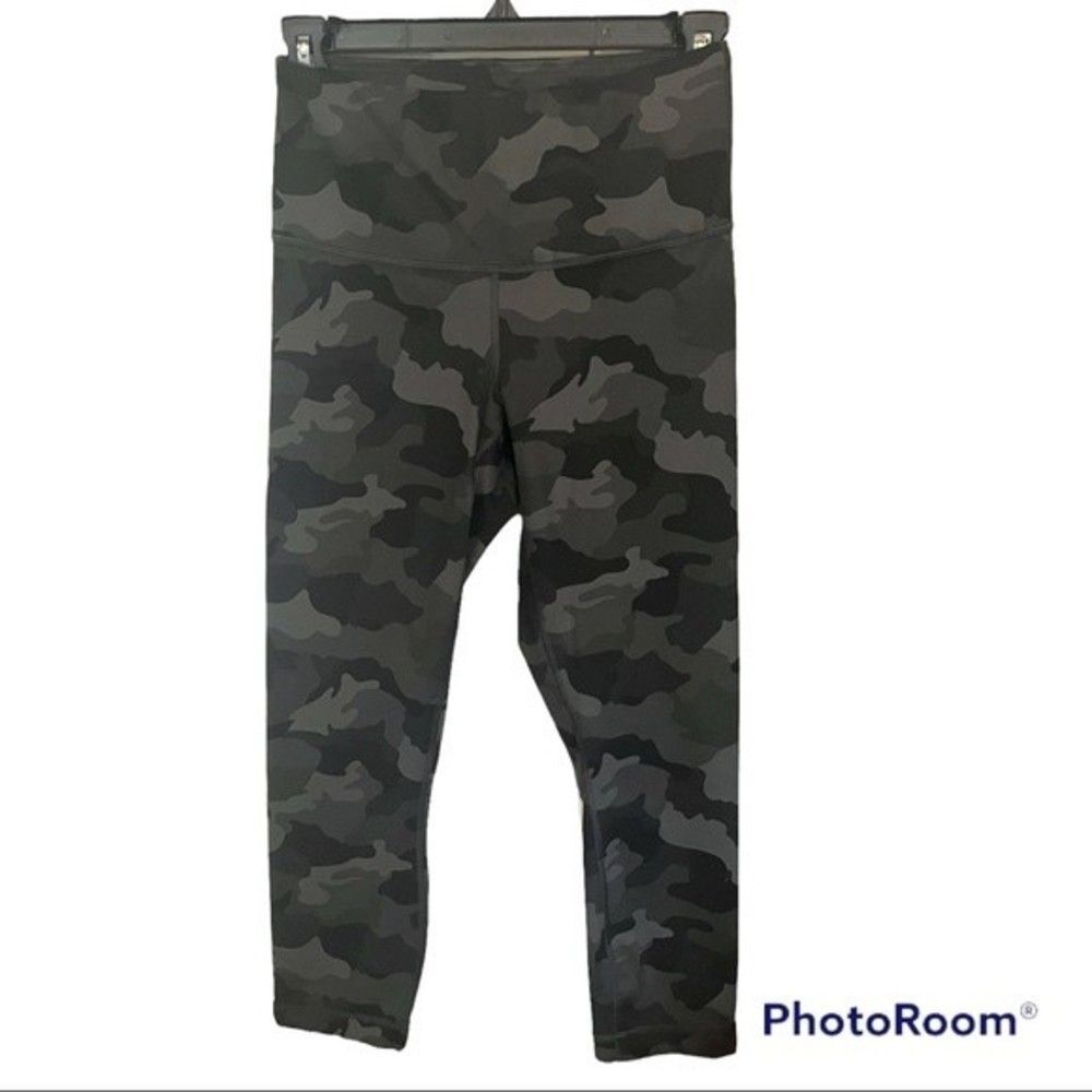 Yogalicious Lux Gray Camo Print Cropped Workout Leggings Size Small